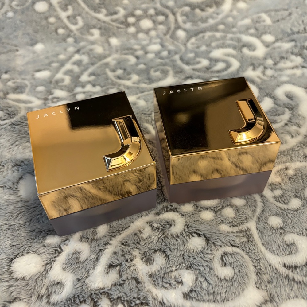 Jaclyn Luminous Powder in Dew Me & Brighten Up